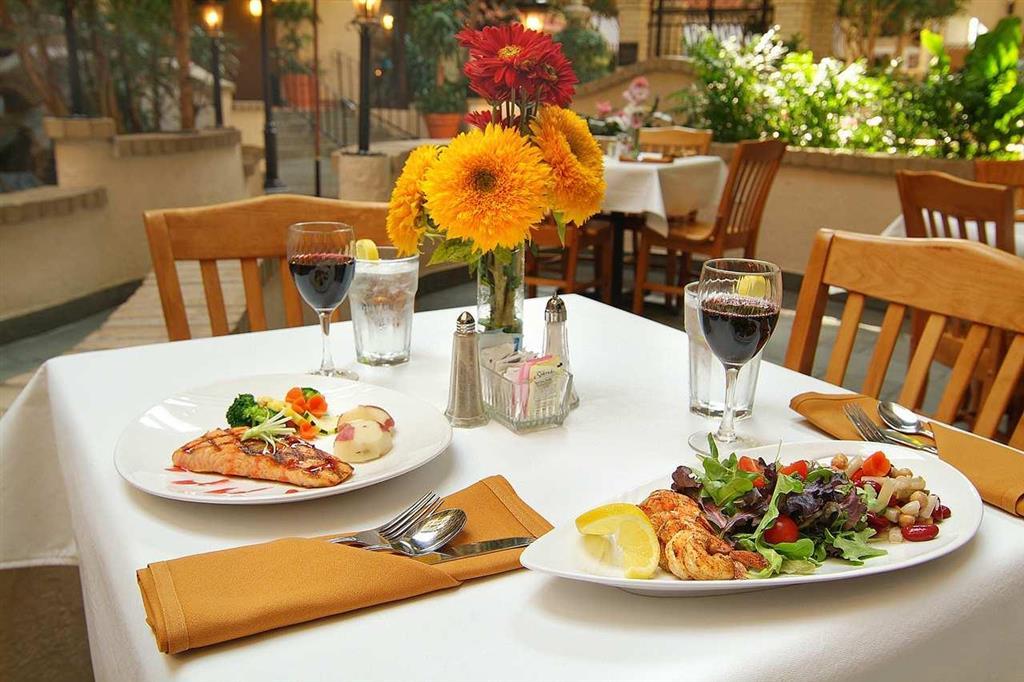 Embassy Suites Baton Rouge Restaurant bilde